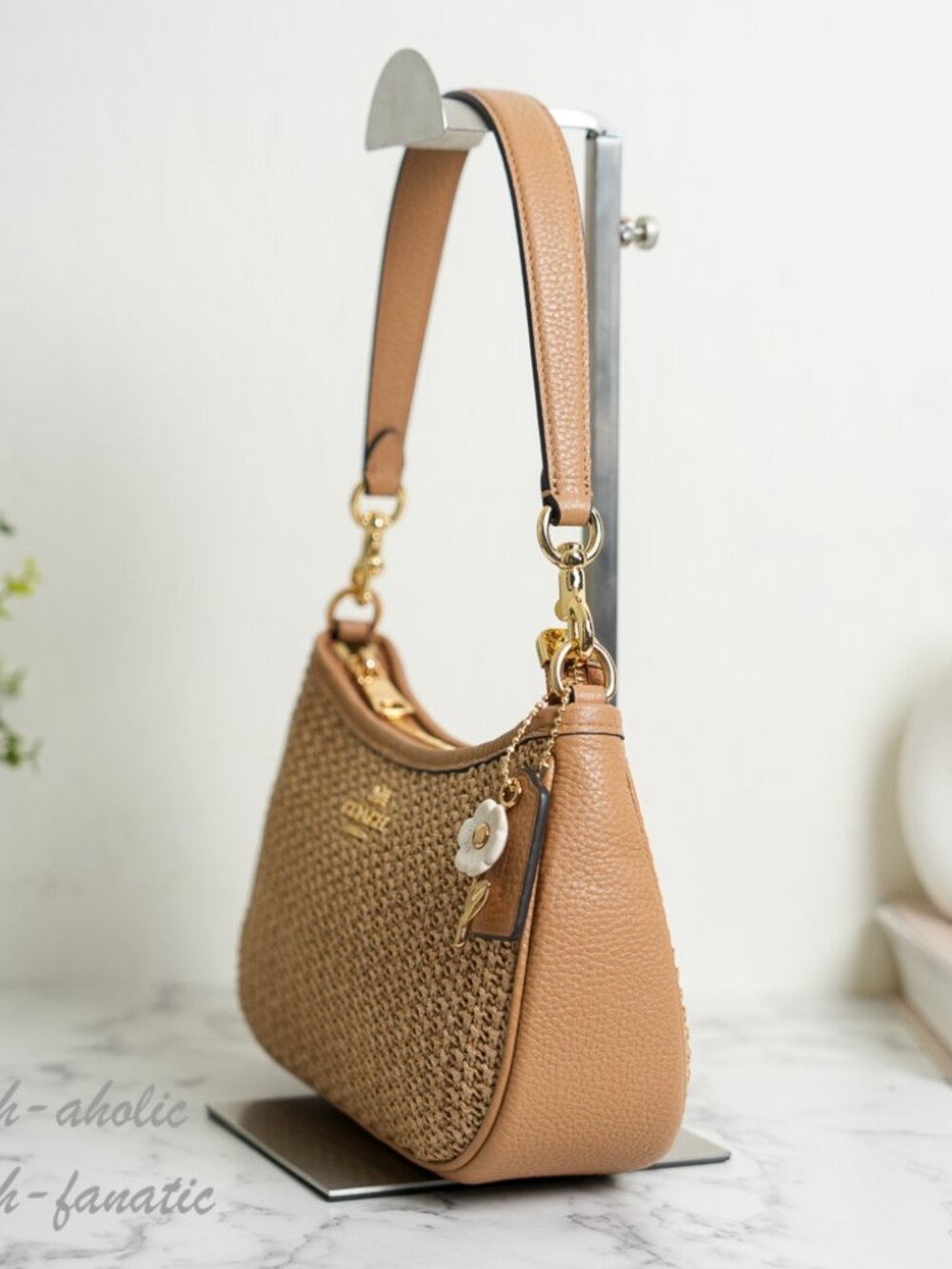 COACH CEC43 Teri Shoulder Bag With Charm straw/Im/Toast Leather - Picture 8 of 13